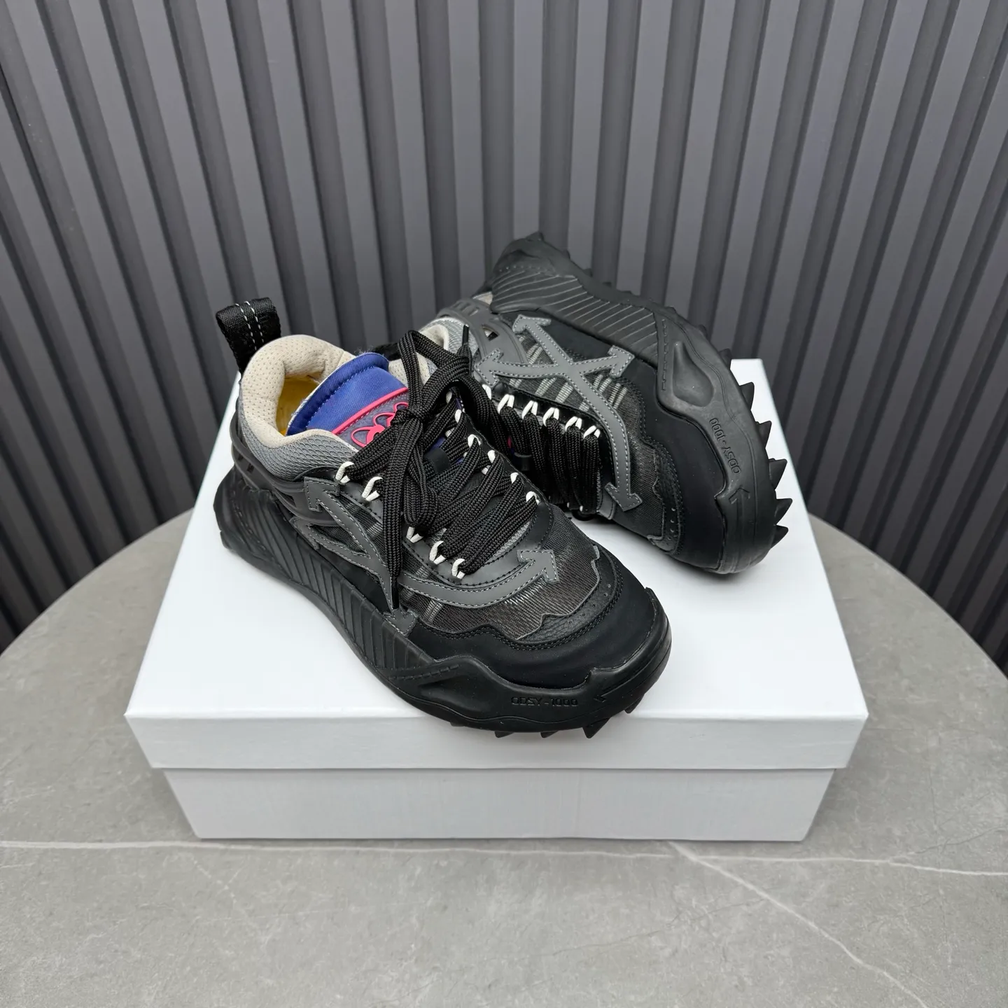 【OFF WHITE】P: 680💰Couple model, Size: Female 35-40; Male 39-44 (customized at 45.46) 2025SS trendy brand OFF WHITE classic popular model, combined outsole, official website original 1:1 developed top-level copy, ️Selected imported high-mercerized matte cowhide splicing breathable mesh ✔️Breathable lining, breathable and comfortable, simple and personalized design, official website rubber outsole.